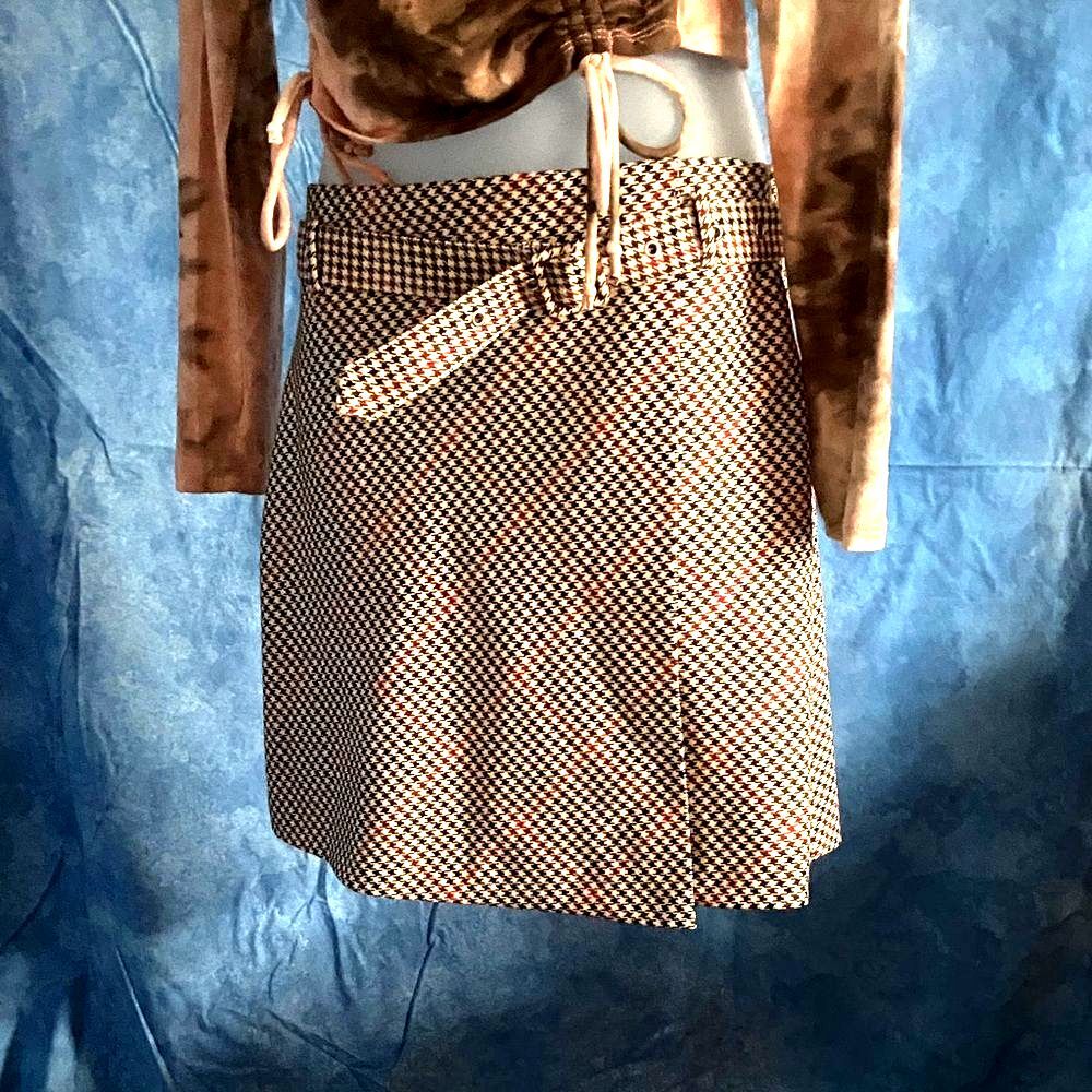 H & M Mini Skirt with Belt, 4, 4G-125B001